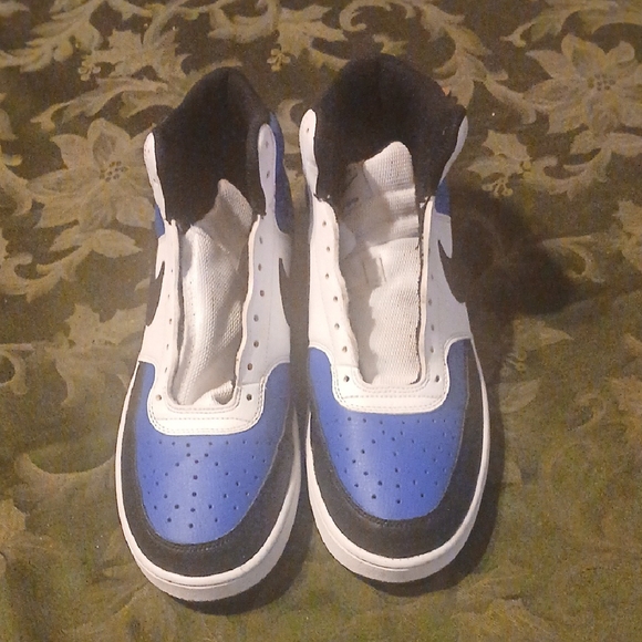 Barely‎ Worn Nike Men's Blue and Black Sneakers - Picture 2 of 4